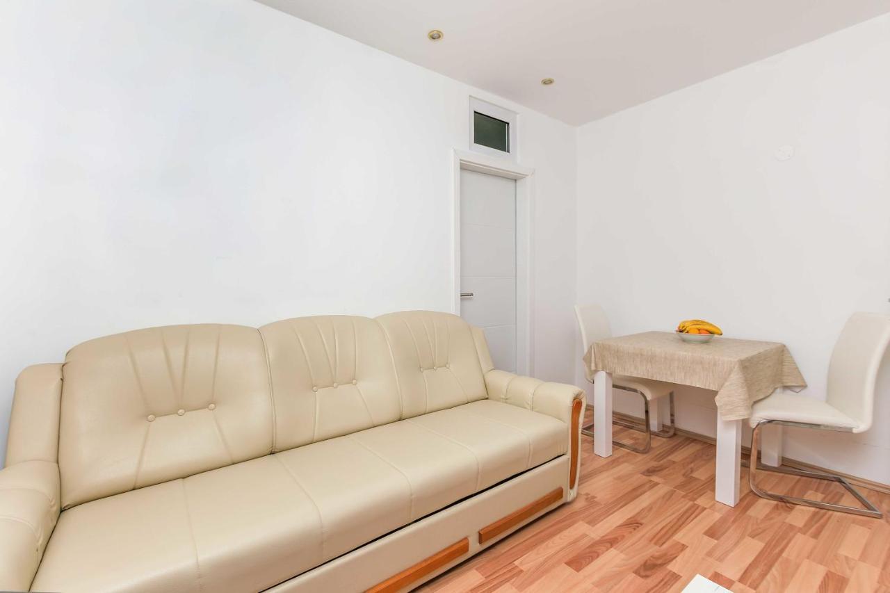 Road Star Apartment *