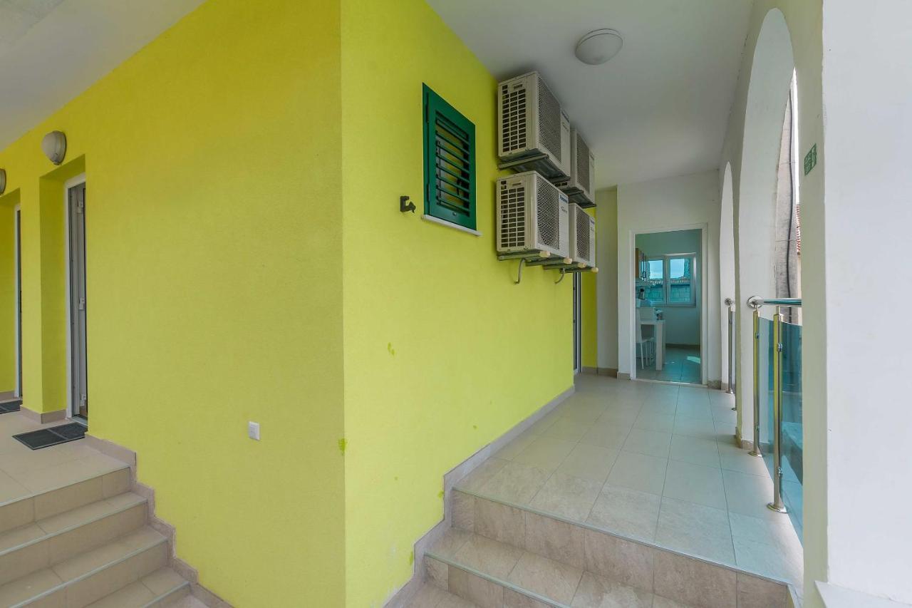 Road Star Apartment